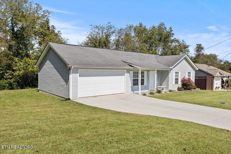 8907 John David Dr, Mascot, TN 37806