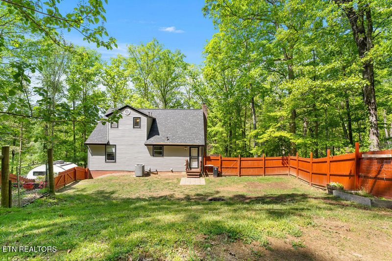 8908 Ellis Ln, Powell, TN 37849