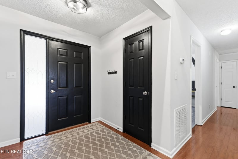 8908 Mill Run Dr, Knoxville, TN 37922