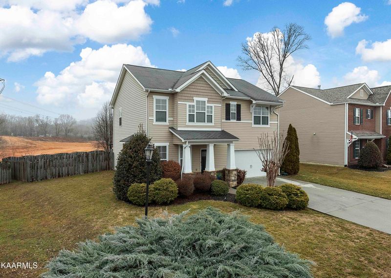8909 Wavetree Dr, Knoxville, TN 37931