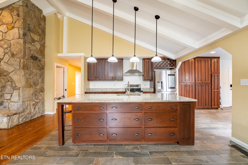 891 Ness Ln, Greenback, TN 37742