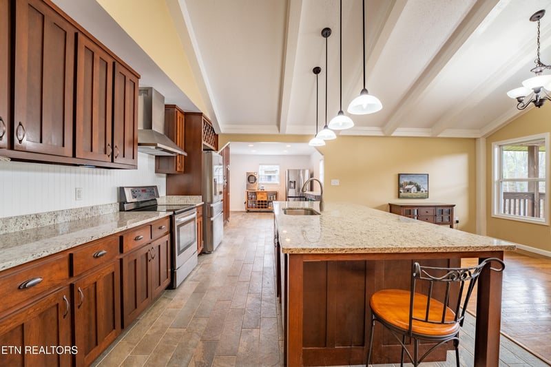 891 Ness Ln, Greenback, TN 37742