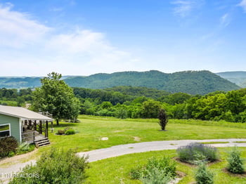 891 New Harvest Rd, Washburn, TN 37888