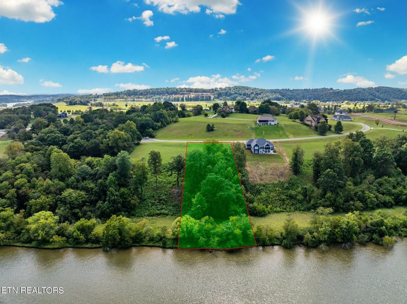 891 River Bank Tr, Loudon, TN 37774