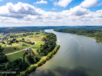 891 River Bank Tr, Loudon, TN 37774