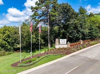 891 River Bank Tr, Loudon, TN 37774