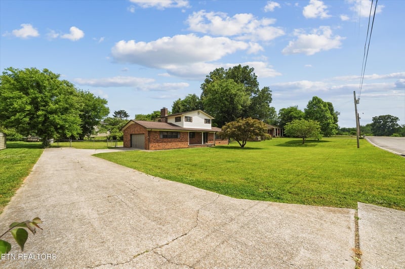 891 W Cunningham St, Alcoa, TN 37701