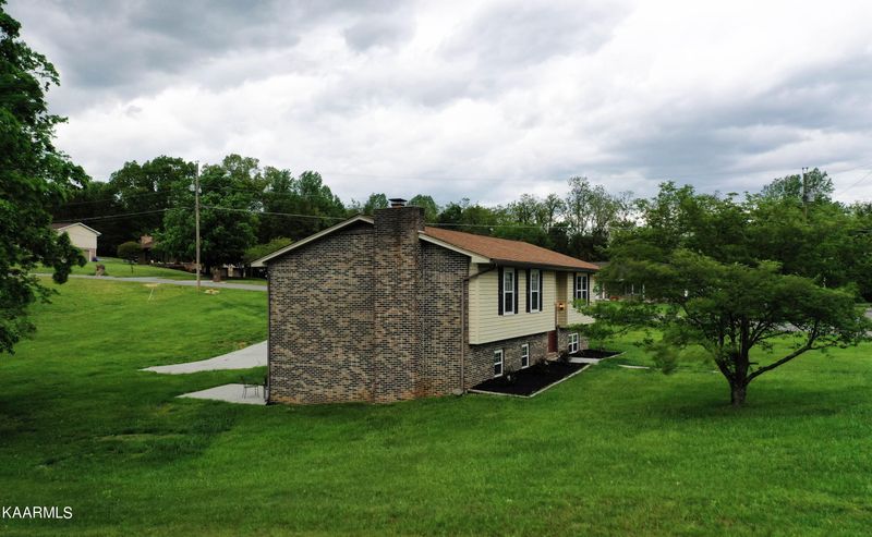 8913 Knowland Ln, Corryton, TN 37721