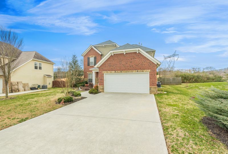 8913 Wavetree Dr, Knoxville, TN 37931