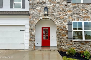 8914 Queensdale Ln, Knoxville, TN 37924