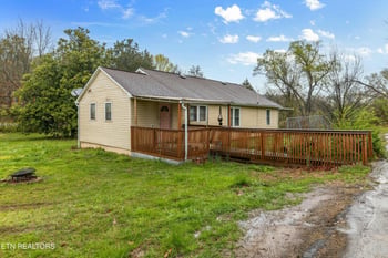 8914 Three Points Rd, Mascot, TN 37806