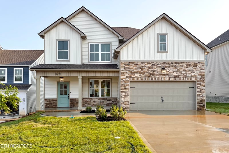 8915 Queensdale Ln, Knoxville, TN 37924