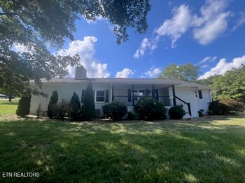 8917 Three Points Rd, Mascot, TN 37806
