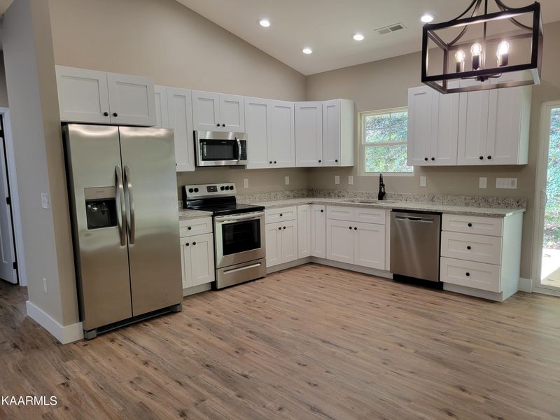 892 Beverly Hills Dr, Sevierville, TN 37862