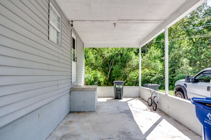 8923 Heiskell Rd, Powell, TN 37849