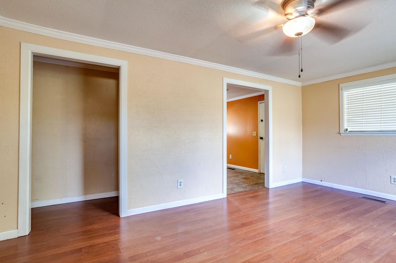 8923 Heiskell Rd, Powell, TN 37849