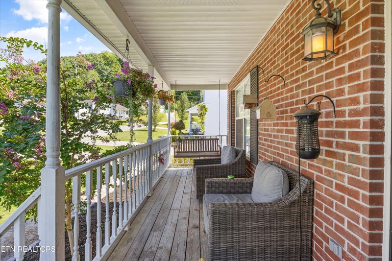 8925 Heathercrest Dr, Powell, TN 37849