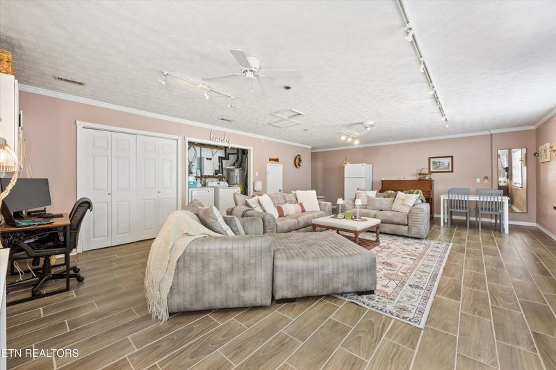 8925 Heathercrest Dr, Powell, TN 37849