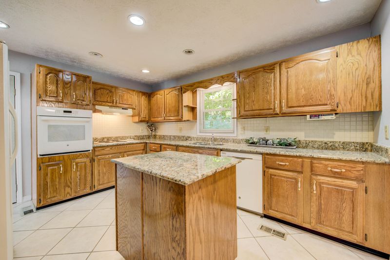 8928 W Simpson Rd, Knoxville, TN 37920