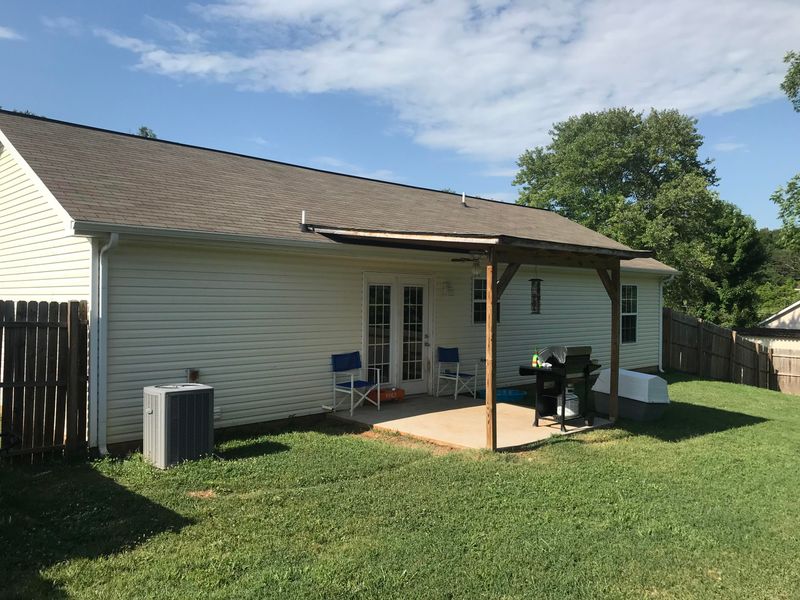 8930 John David Dr, Mascot, TN 37806
