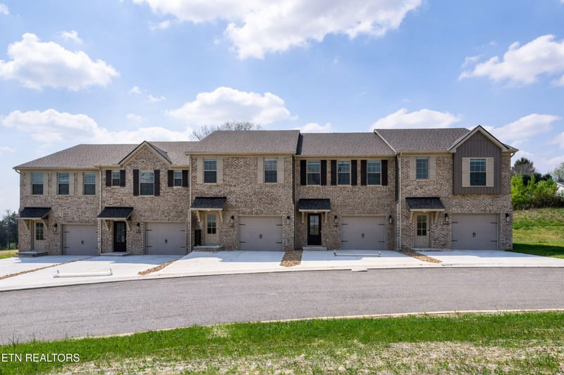8932 Keenberg Ln, Knoxville, TN 37931
