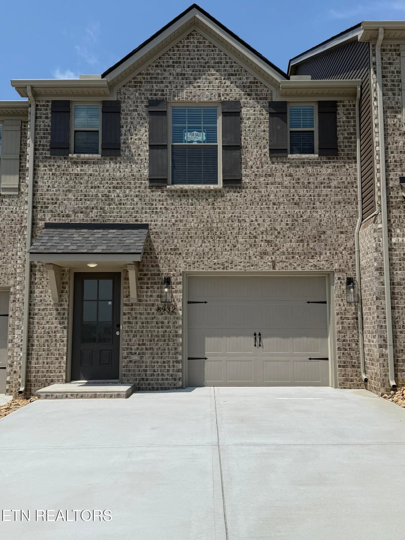 8932 Keenberg Ln, Knoxville, TN 37931