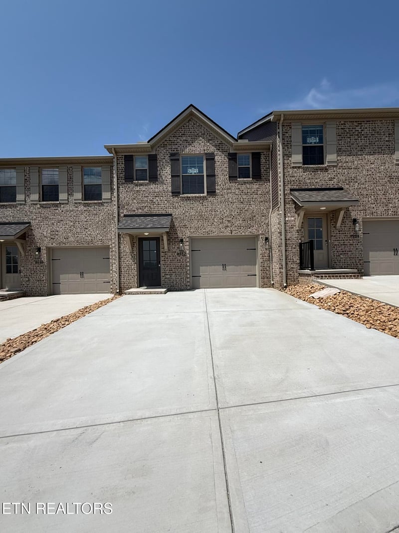 8932 Keenberg Ln, Knoxville, TN 37931