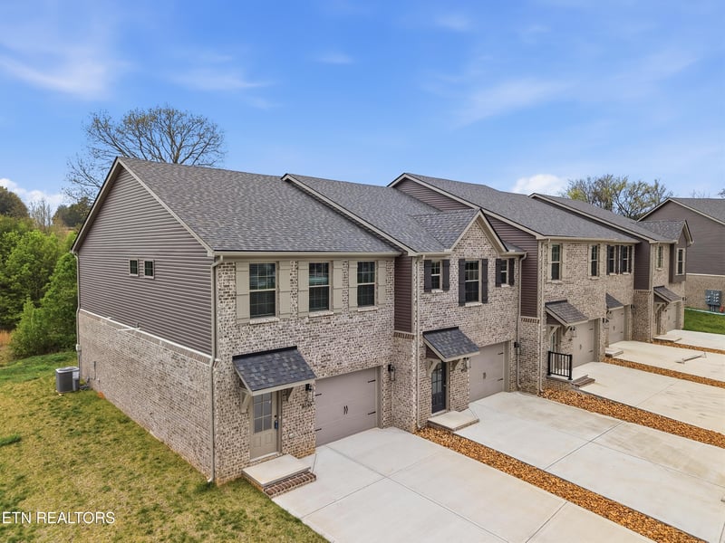 8934 Keenberg Ln, Knoxville, TN 37931