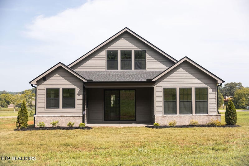 894 Black Bear Cir, Loudon, TN 37774