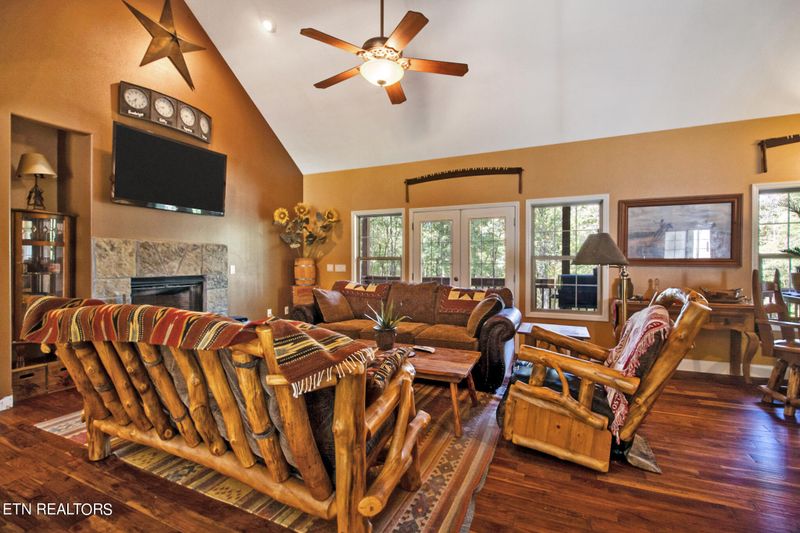 894 Running Deer, Crab Orchard, TN 37723