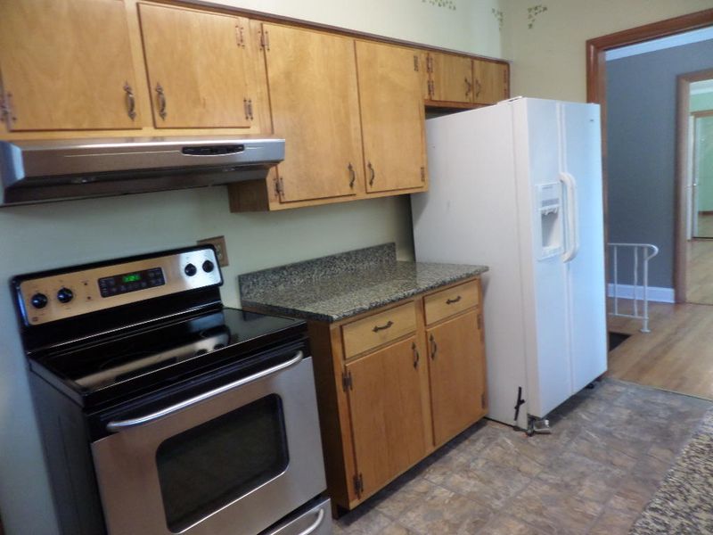 894 W Outer Dr, Oak Ridge, TN 37830