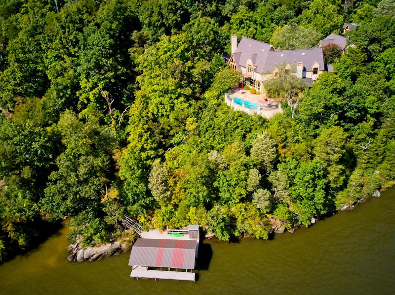 8948 Hickory Hill Ln, Knoxville, TN 37922