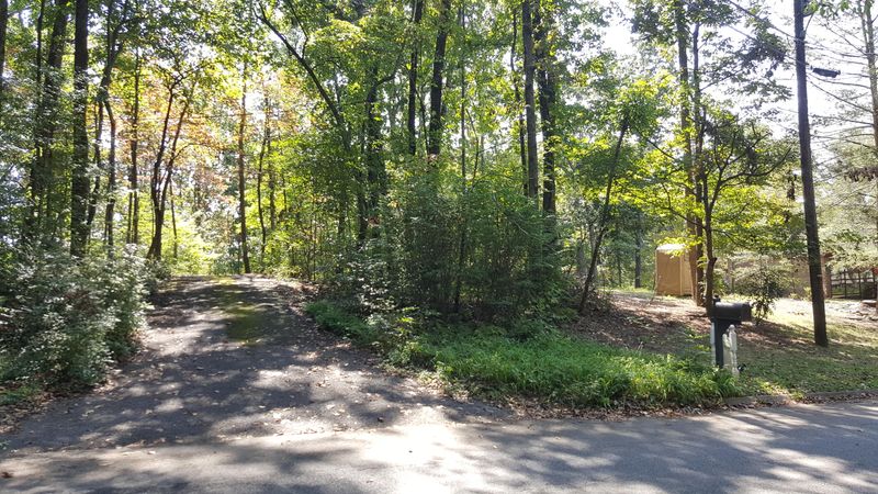 895 W Outer Dr, Oak Ridge, TN 37830