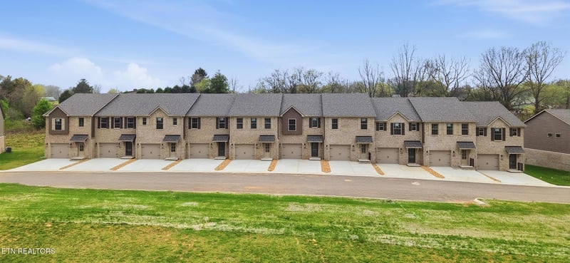 8954 Keenberg Ln, Knoxville, TN 37931
