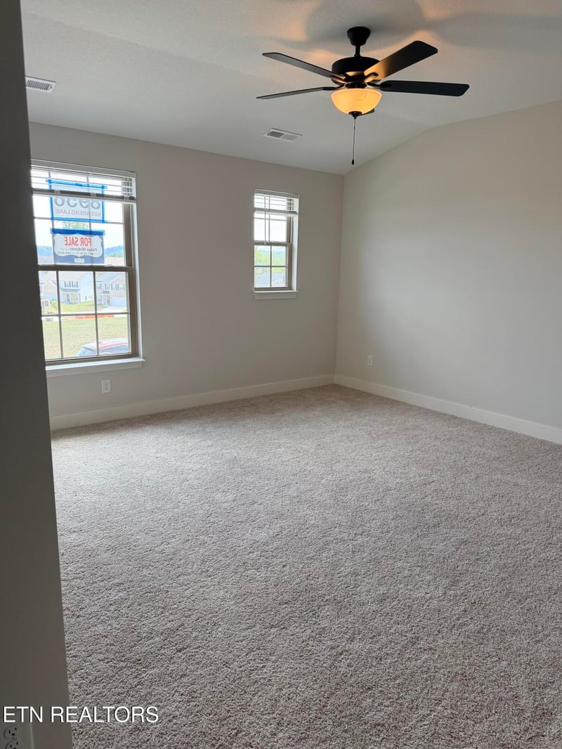 8956 Keenberg Ln, Knoxville, TN 37931