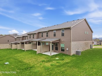 8956 Keenberg Ln, Knoxville, TN 37931