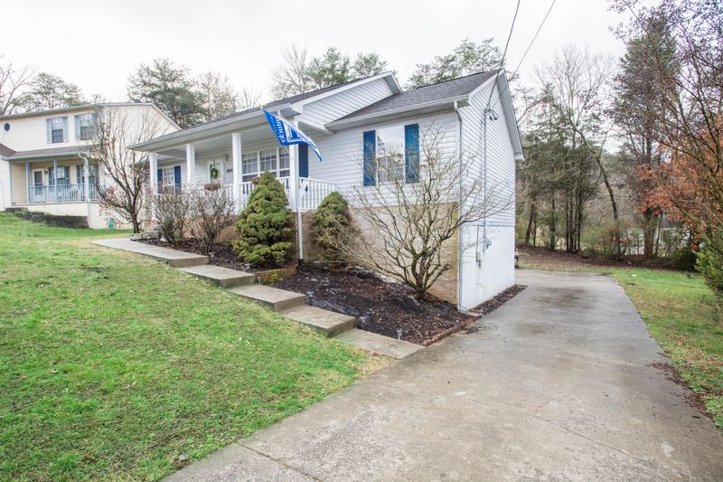 8958 Heathercrest Dr, Powell, TN 37849
