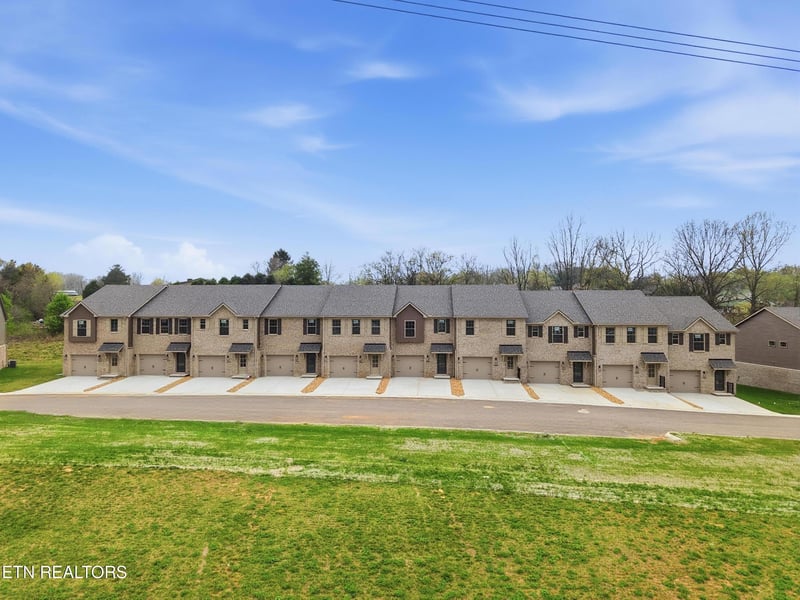 8958 Keenberg Ln, Knoxville, TN 37931