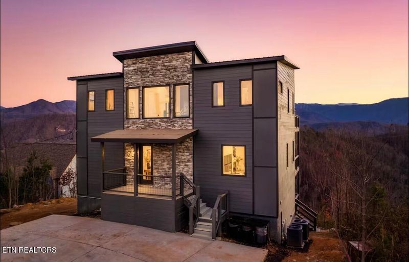 896 Chalet Village Blvd, Gatlinburg, TN 37738