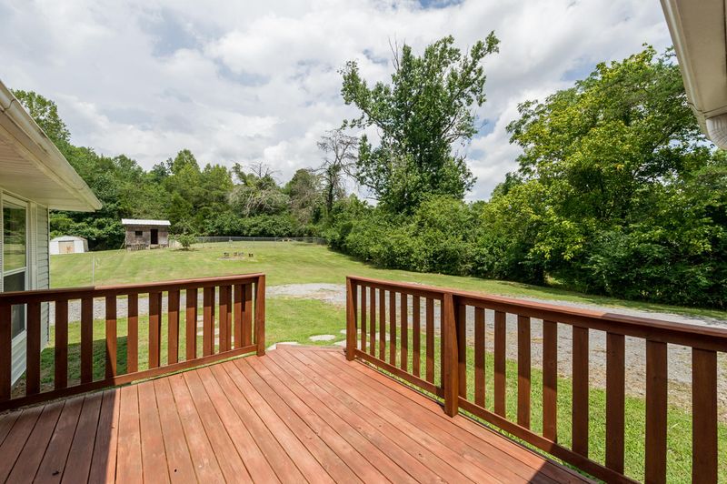 896 E Wolf Valley Rd, Heiskell, TN 37754