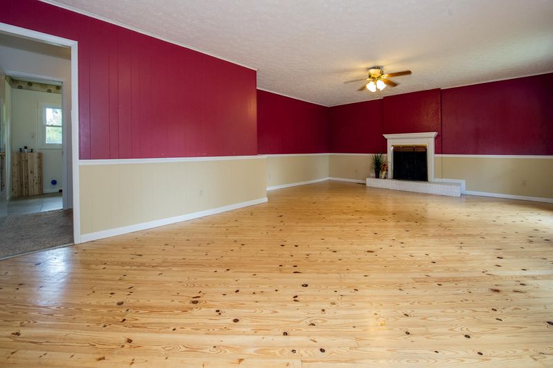 896 E Wolf Valley Rd, Heiskell, TN 37754