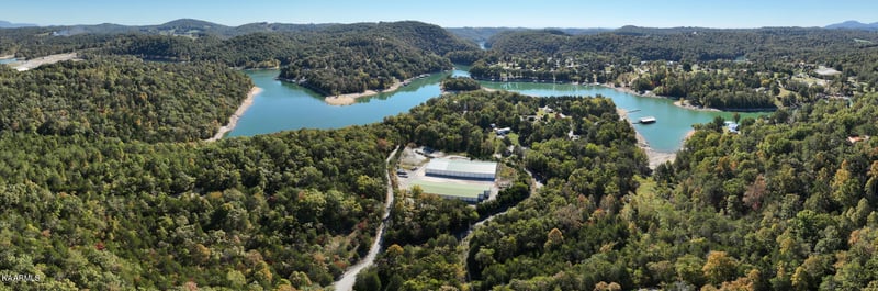 896 Shawnee Dr, Jacksboro, TN 37757