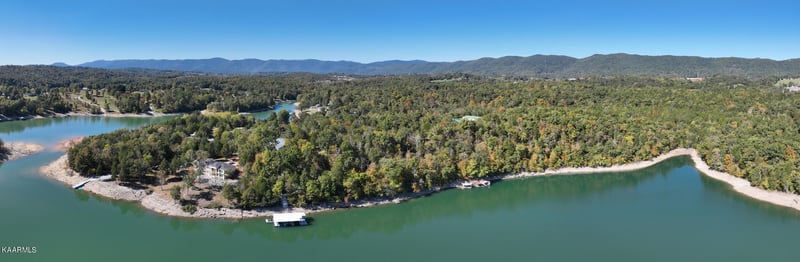 896 Shawnee Dr, Jacksboro, TN 37757