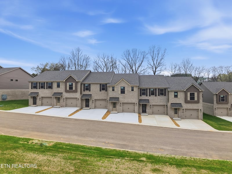 8968 Keenberg Ln, Knoxville, TN 37931