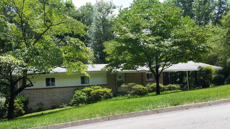 897 West Outer Dr, Oak Ridge, TN 37830