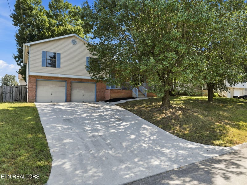 8979 Heathercrest Dr, Powell, TN 37849