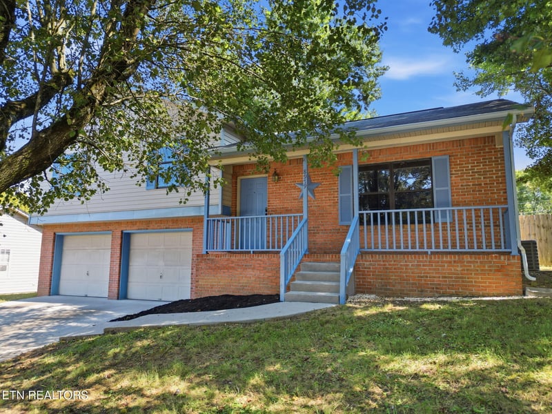 8979 Heathercrest Dr, Powell, TN 37849