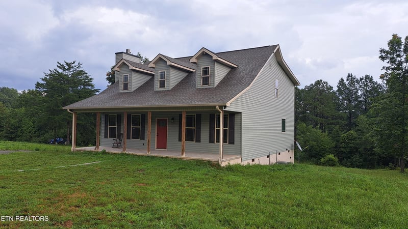 899 Flat Rock Rd, Crossville, TN 38572