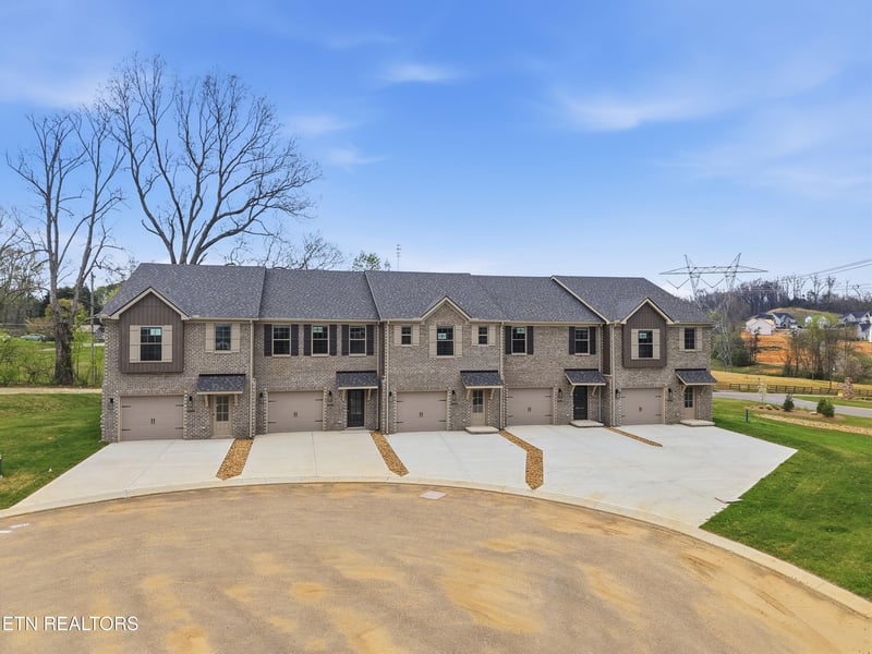 8990 Keenberg Ln, Knoxville, TN 37931