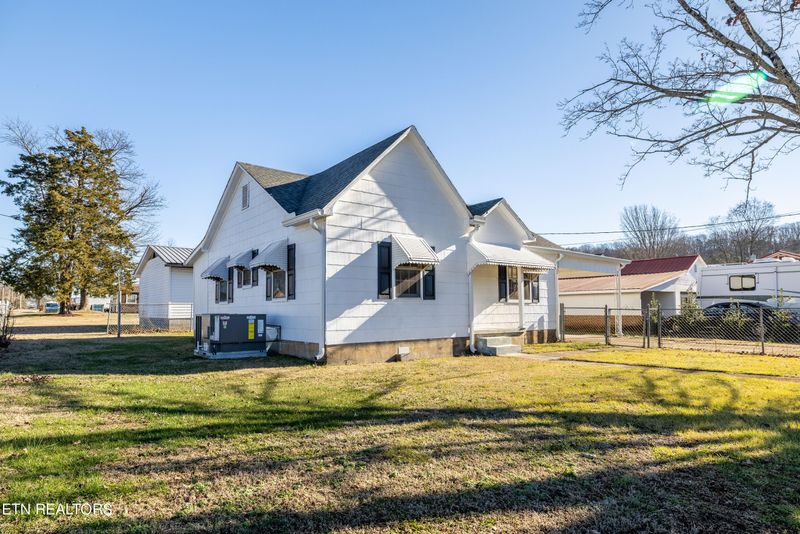 9 Lee St, Niota, TN 37826